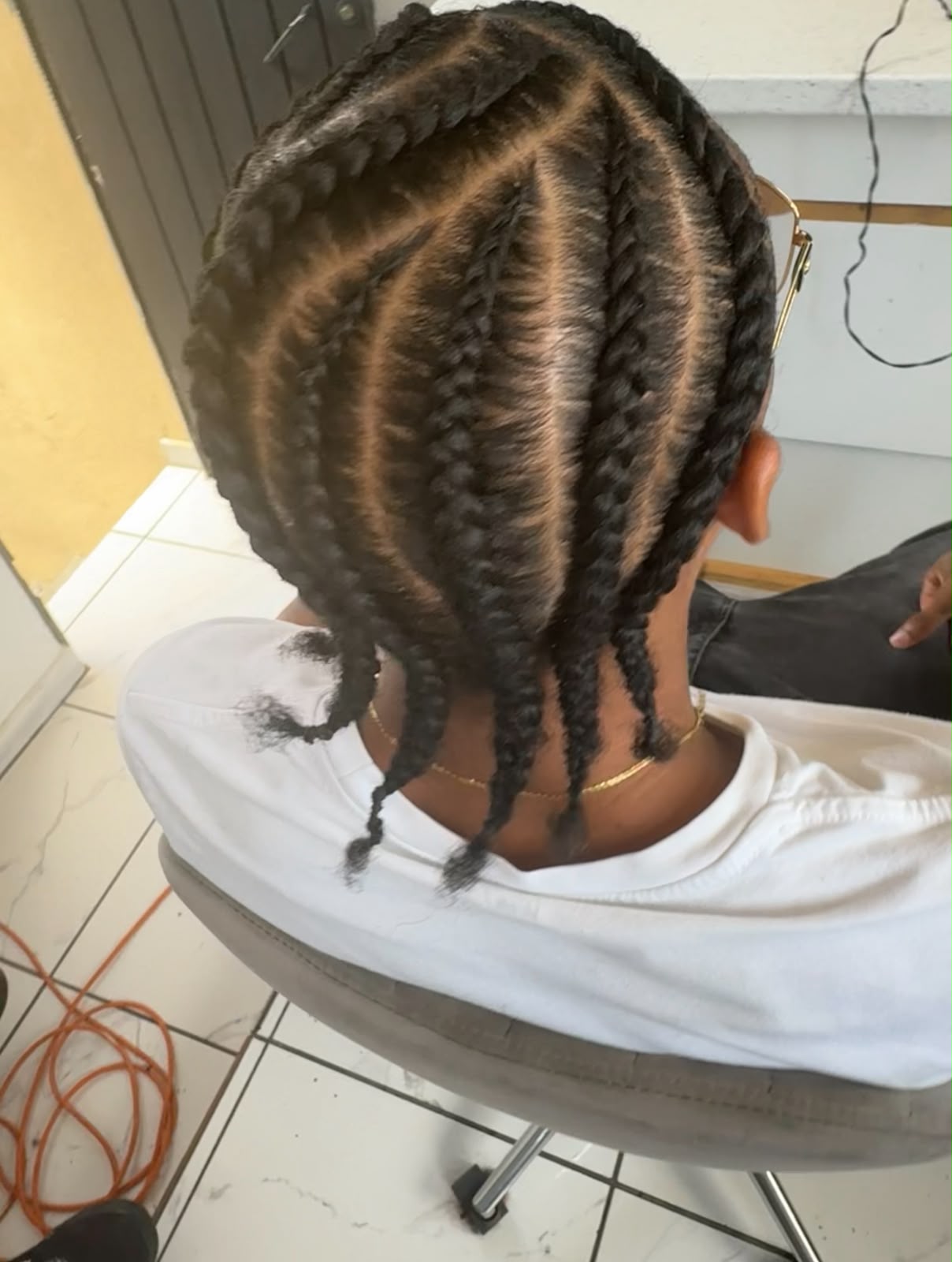 Finition tressée réalisée par JNL.Hairstyle